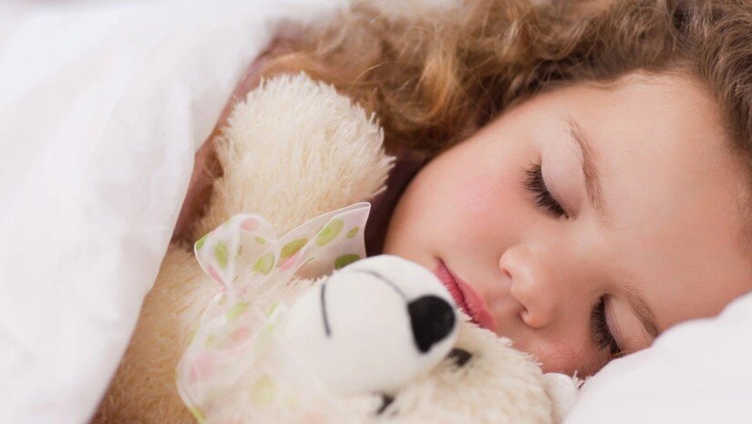 როგორ დავეხმაროთ შვილს, თუ ძალიან ფხიზელი ძილი აქვს